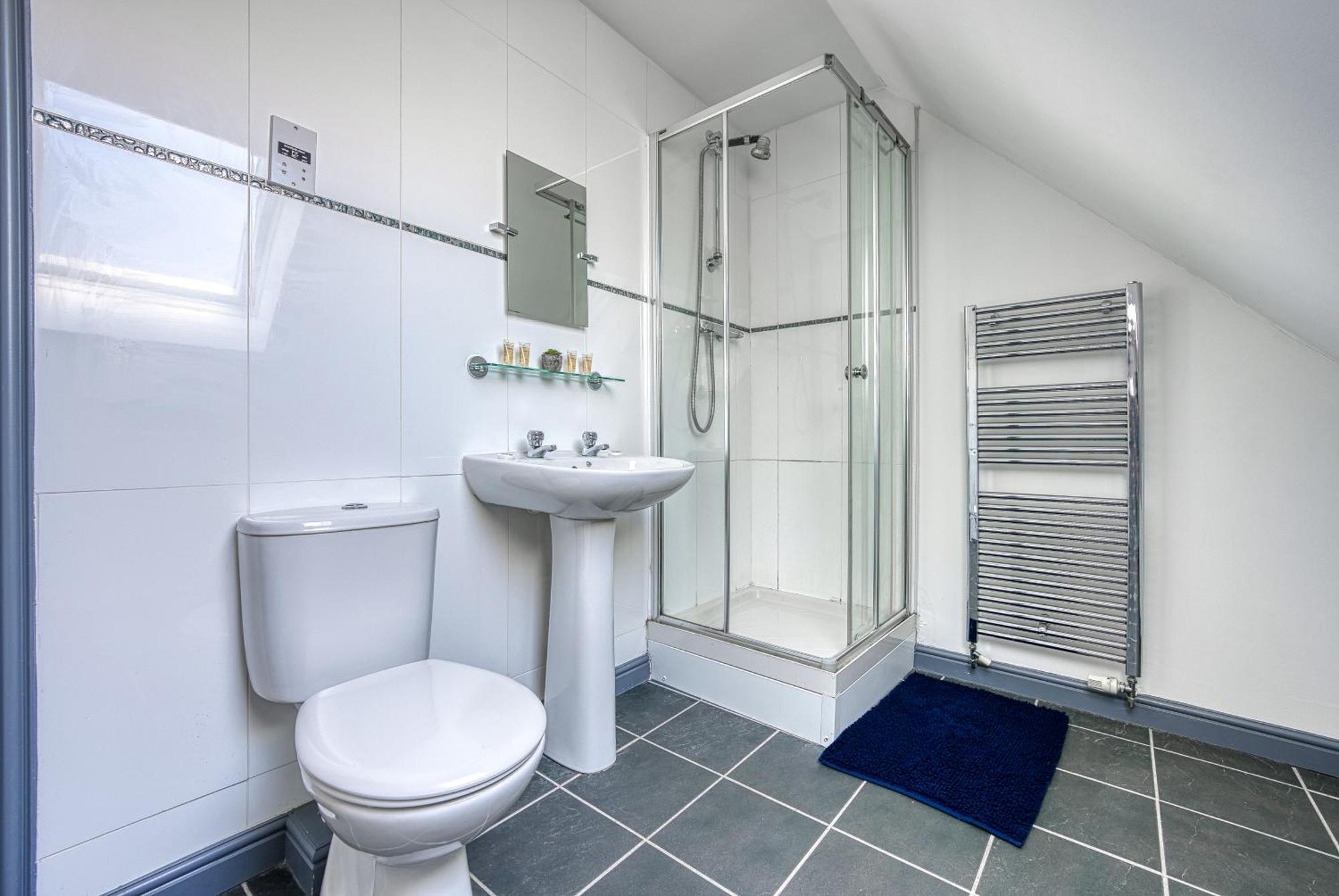 Nec Exhibitor Home, Near Airport Apartment
