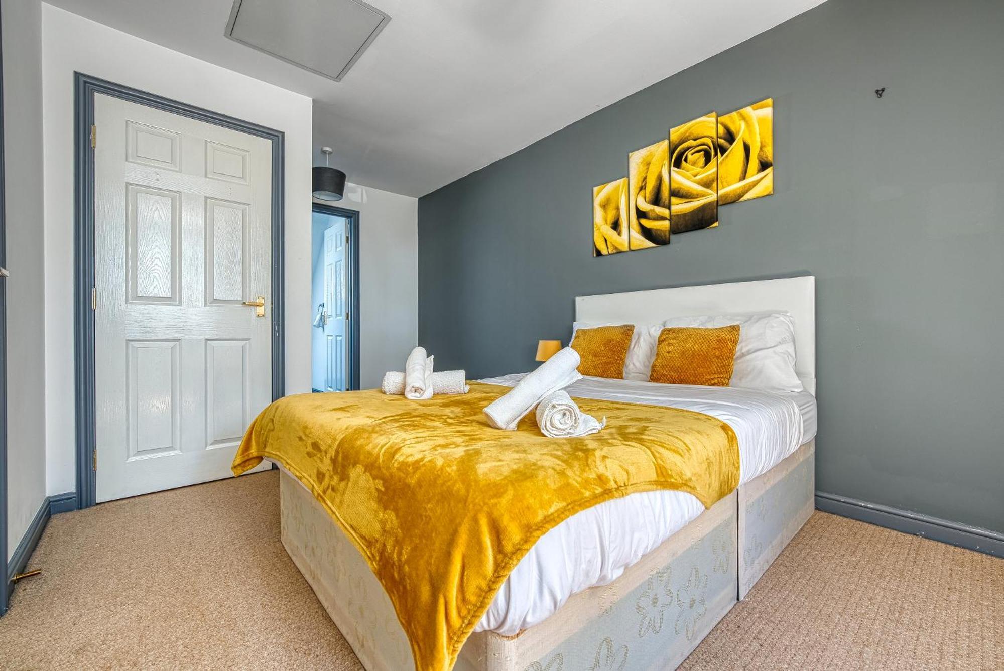 Apartment Nec Exhibitor Home, Near Airport