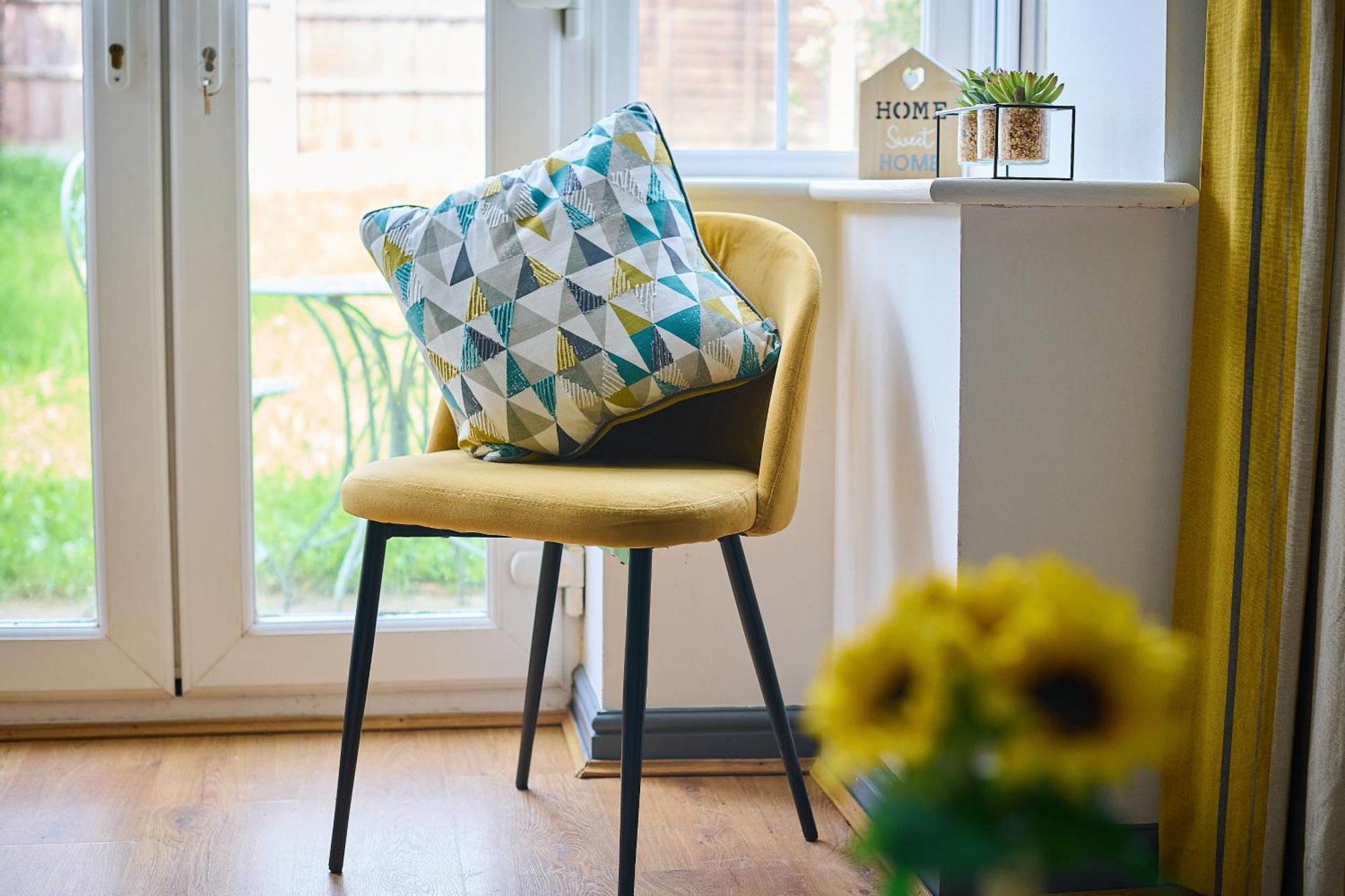 Apartment Nec Exhibitor Home, Near Airport *
