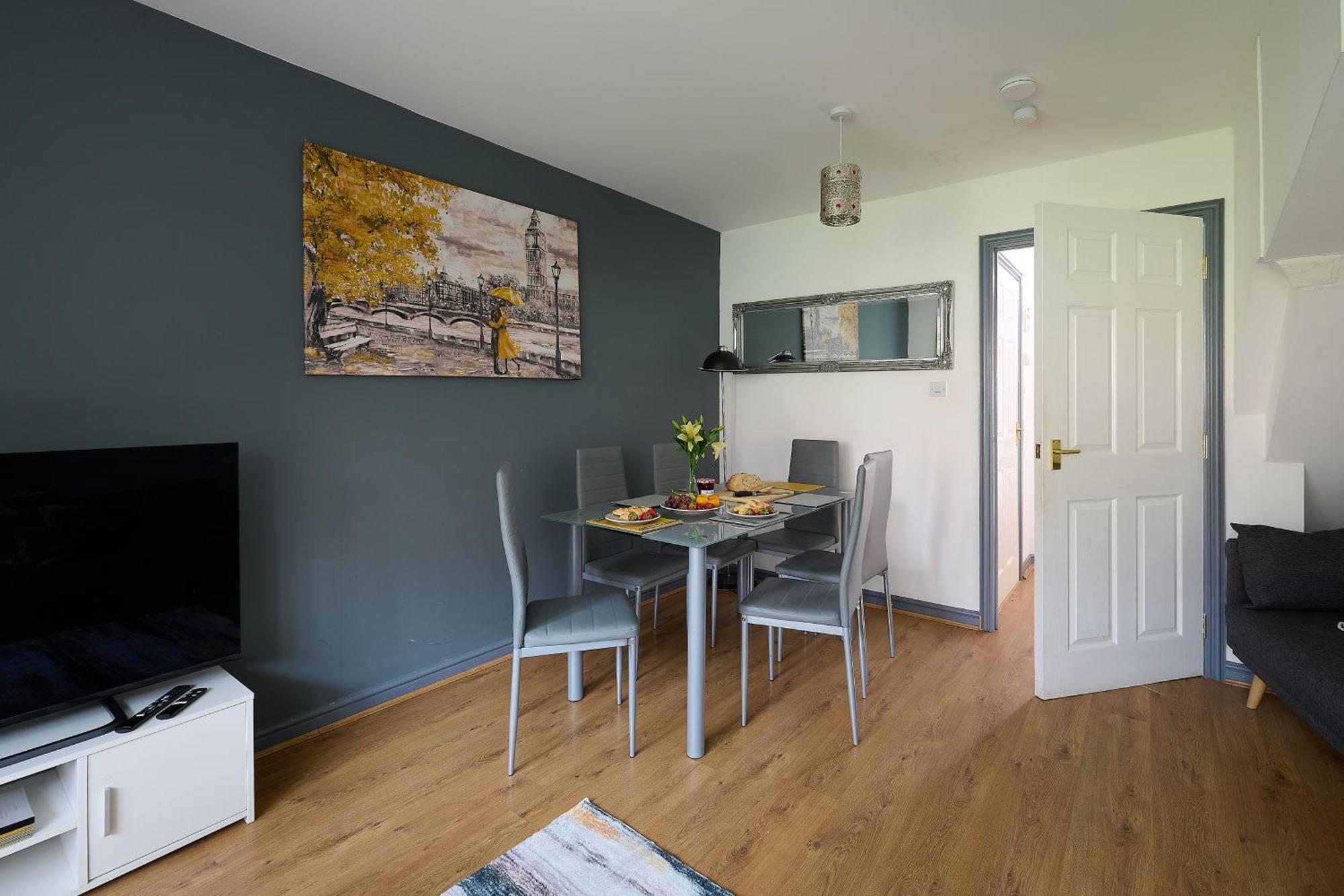 Apartment Nec Exhibitor Home, Near Airport