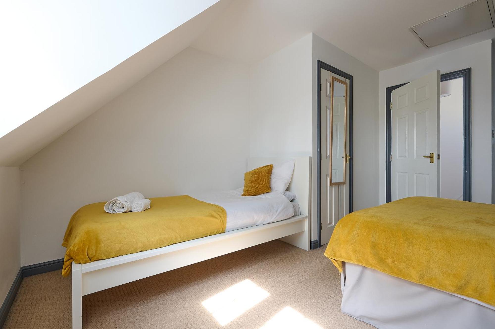 Nec Exhibitor Home, Near Airport Apartment