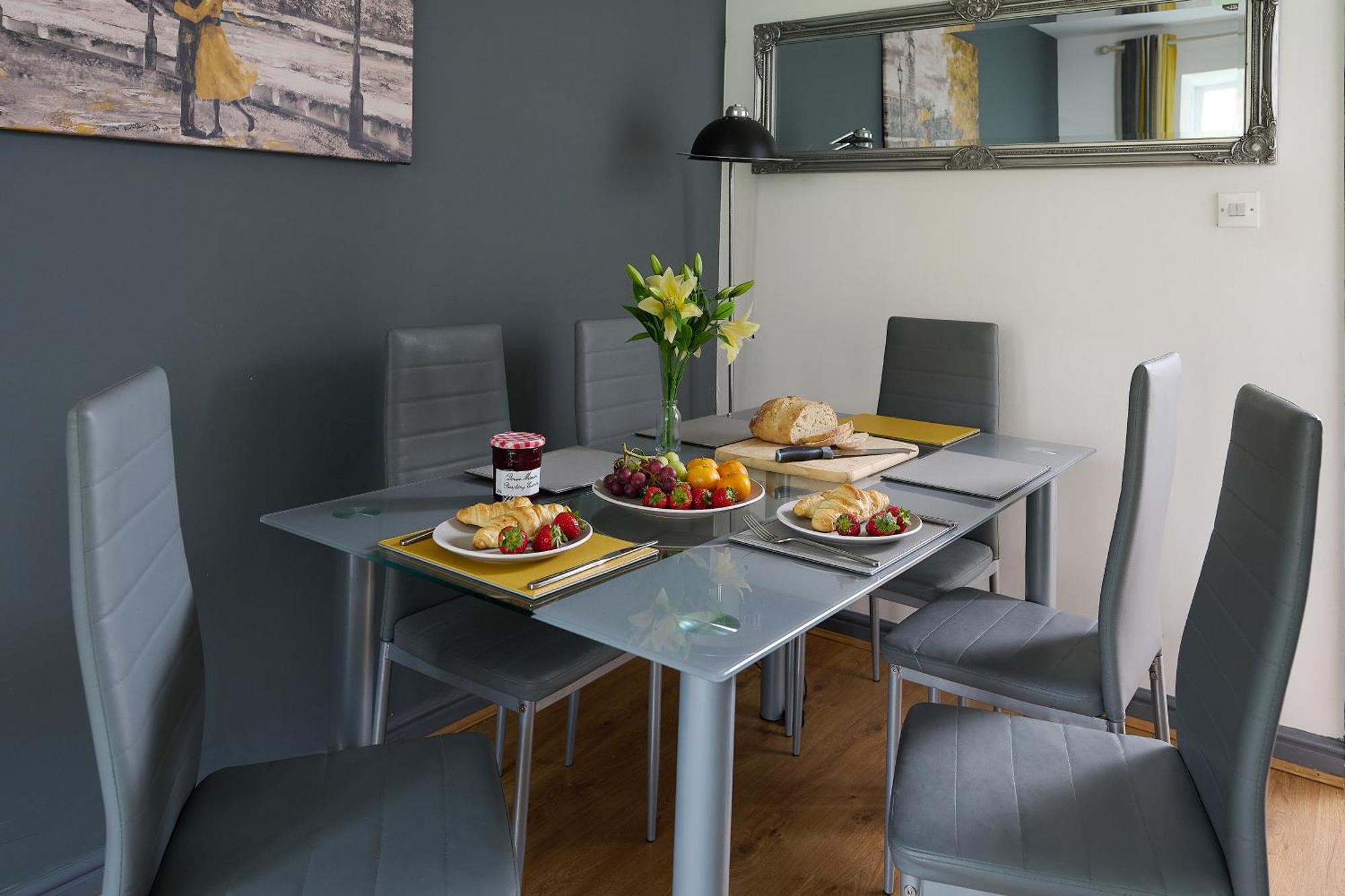 Apartment Nec Exhibitor Home, Near Airport