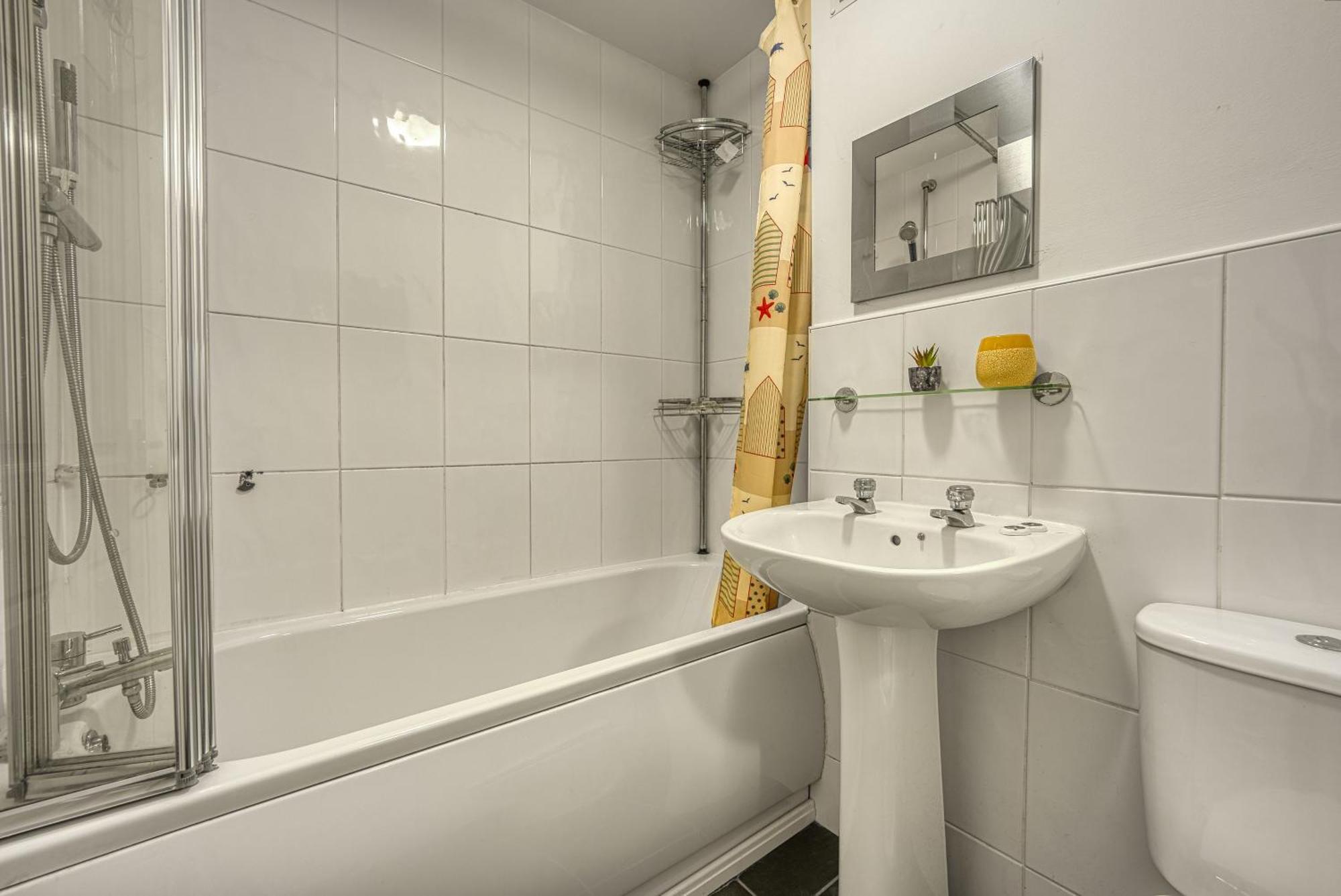 Apartment Nec Exhibitor Home, Near Airport